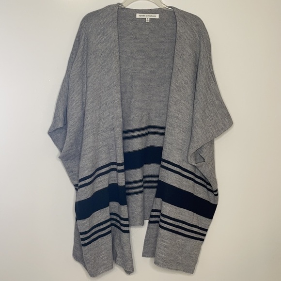Cupcakes & Cashmere Gray Black Stripes Poncho sz S - Picture 3 of 6